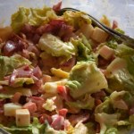 Szybka sałatka na lunch lub do dań z grilla. Zrób do niej prosty dressing