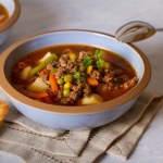 Szybka zupa z mięsną wkładką. Najesz się już jedną miską