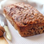 Szybki ciasto na jogurcie greckim. Najlepiej smakuje z orzechami włoskimi