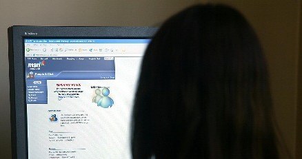 Szybki internet ma być zdaniem rządu sposobem na walkę z kryzysem /AFP