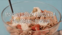 Szybki makaron razowy z tuńczykiem, pomidorami i oliwkami