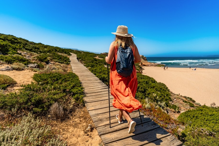 Szybki marsz – prosty sposób na dłuższe życie. Wystarczy 15 minut dziennie /Shutterstock