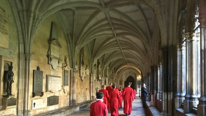 Szybki spadek liczby chrześcijan w Anglii i Walii. Już nie są większością