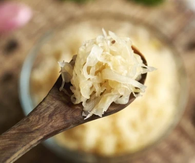 Szybki sposób na kiszoną kapustę. Ma moc witamin i wybitny smak