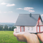 Szybki wzrost cen mieszkań podbija ceny za domy jednorodzinne