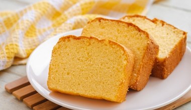 Szybkie ciasto cynamonowe na weekend. Ma tylko sześć składników 