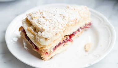 Szybkie ciasto na weekend z prostym kremem. Przepis krok po kroku 