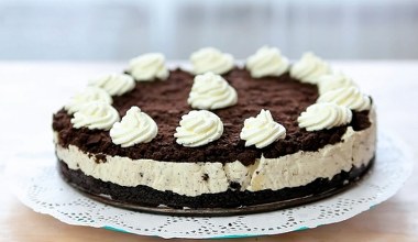 Szybkie ciasto Oreo bez pieczenia. Zrób na podwieczorek do kawy