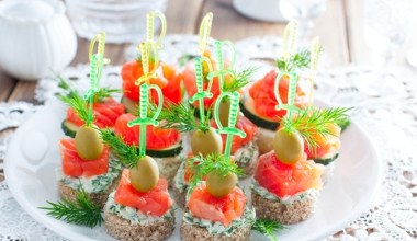 Szybkie koreczki na świąteczny stół. Zrób na Boże Narodzenie lub sylwestra 