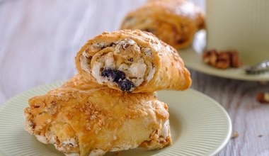 Szybkie przekąski z ciasta francuskiego na sylwestra. Nie ma przy nich dużo pracy, a goście uwielbiają