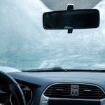 Szybkie sposoby na zaparowane szyby w aucie. Działają zawsze