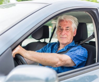 Szybko rośnie liczba starszych kierowców