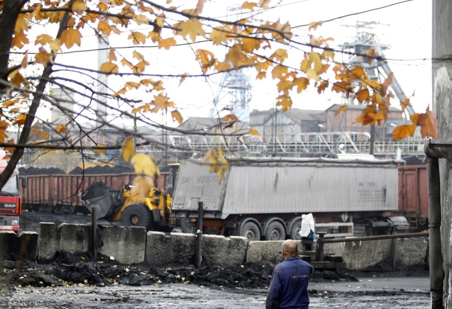 Szyby wydobywcze w Kopalni Knurów - Szczygłowice / 	Andrzej Grygiel    /PAP