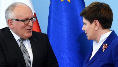 Szydło i Timmermans zgodni: Rozwiązanie konfliktu ws. TK tylko w Polsce. Konkretów brak