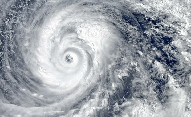 Szykują się na katastrofę. W ich stronę zmierza potworny huragan