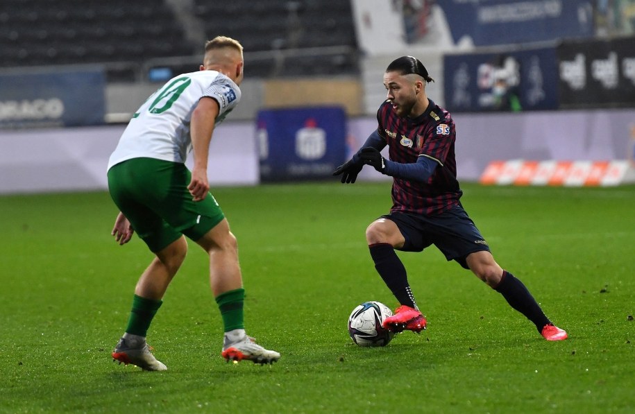 Szymon Czyż (Warta Poznań) i Sebastian Kowalczyk (Pogoń Szczecin) / 	Marcin Bielecki    /PAP