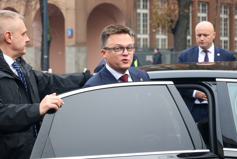 Szymon Hołownia pędził w limuzynie SOP na partyjny wiec. "Szczególne warunki"