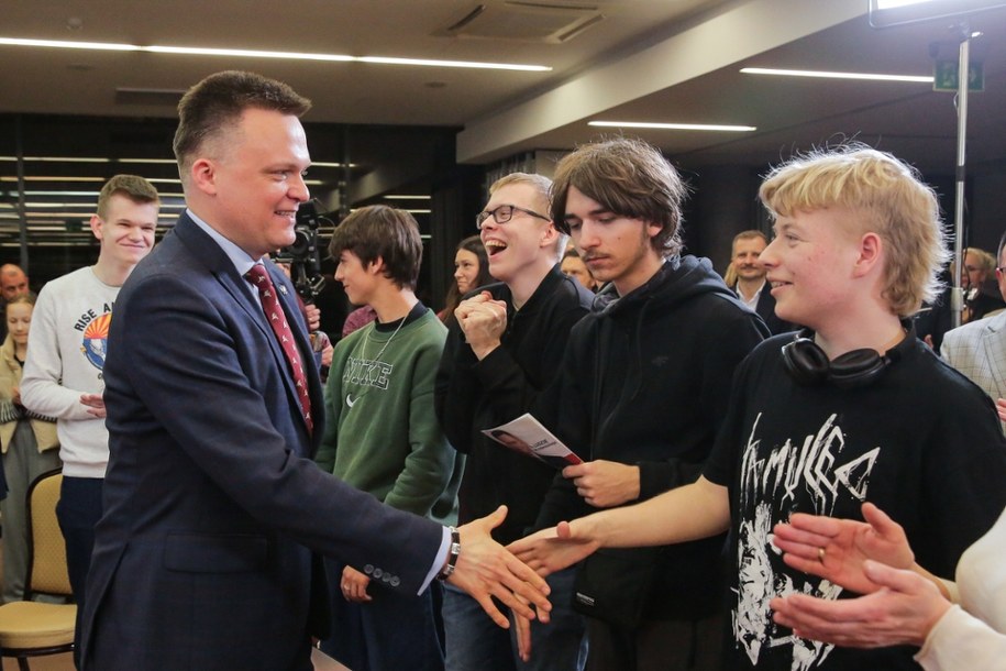 Szymon Hołownia podczas spotkania otwartego z mieszkańcami w Olsztynie /Tomasz Waszczuk /PAP