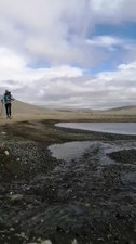 Szymon Makuch biegnie przez Islandię. Wideo