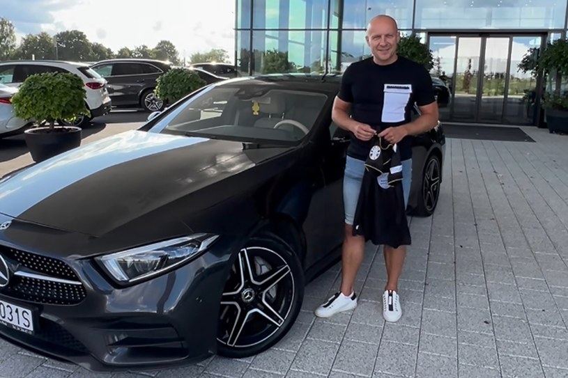 Szymon Marciniak sprzedaje swoje auto i dokłada niezwykły upominek