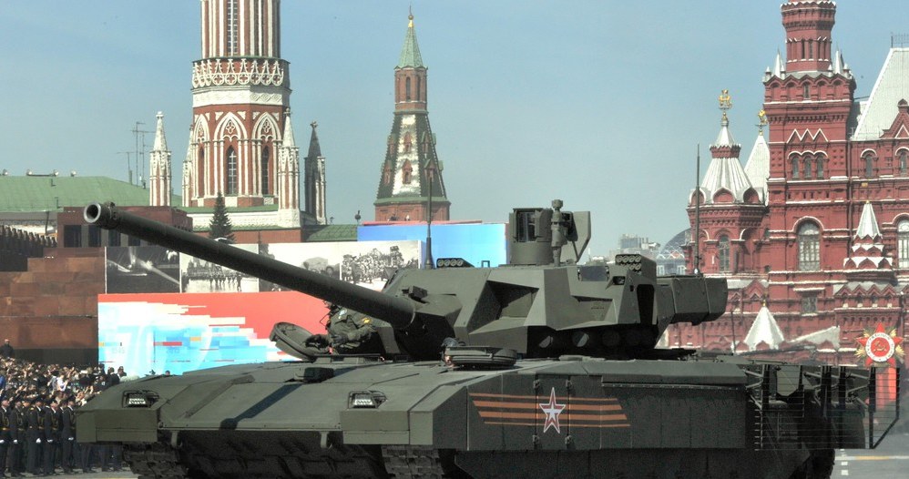 T-14 Armata w czasie parady w Moskwie /East News