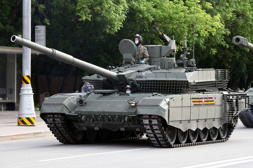 T-90M to standardowy T-90 na sterydach. Rosja postanowiła dokonać ich głębokiej modyfikacji, aby utrzymać pierwotną konstrukcję z lat 90. przez kolejne dziesięciolecia w swojej armii /@RecoMonkey /Twitter