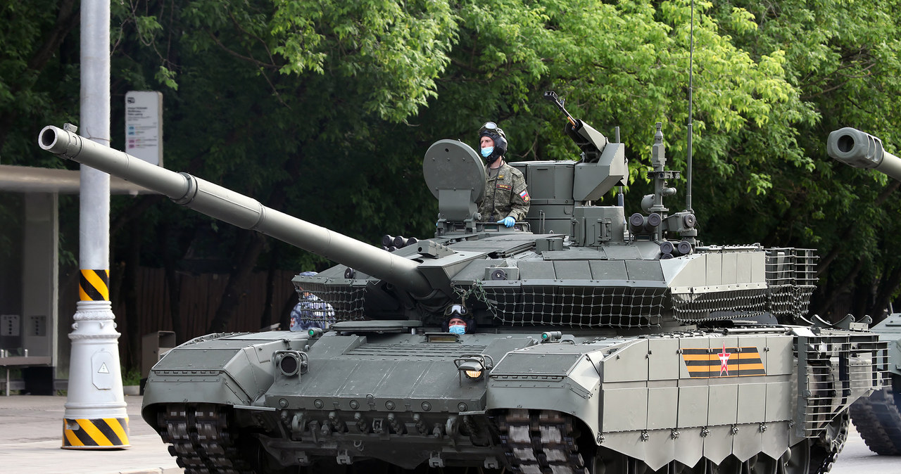 T-90M to standardowy T-90 na sterydach. Rosja postanowiła dokonać ich głębokiej modyfikacji, aby utrzymać pierwotną konstrukcję z lat 90. przez kolejne dziesięciolecia w swojej armii /@RecoMonkey /Twitter
