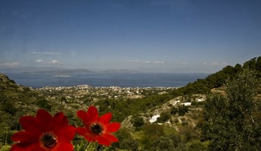 Ta grecka wyspa jest lepsza od Santorini. Nie ma tam tłumów, a zabytki i plaże zapierają dech