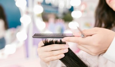 Ta grzywka to najmodniejszy trend ostatnich miesięcy. Pasuje nielicznym