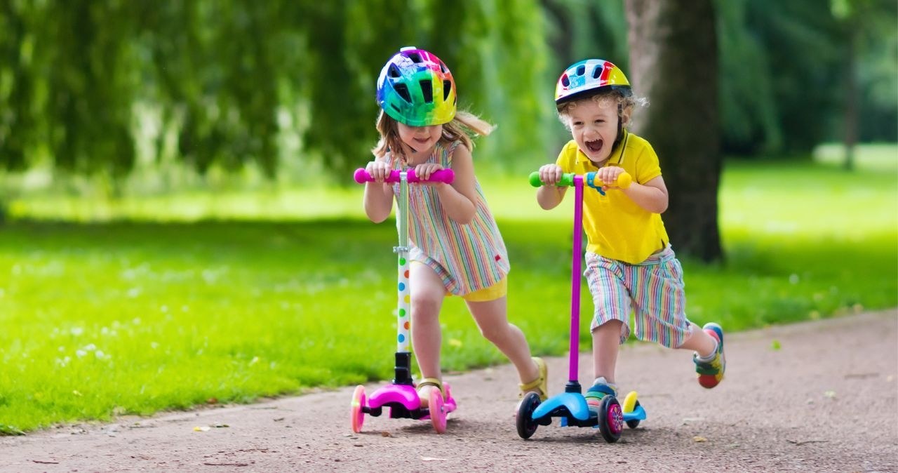 Ta hulajnoga to hit wśród maluchów! /adobestock /INTERIA.PL