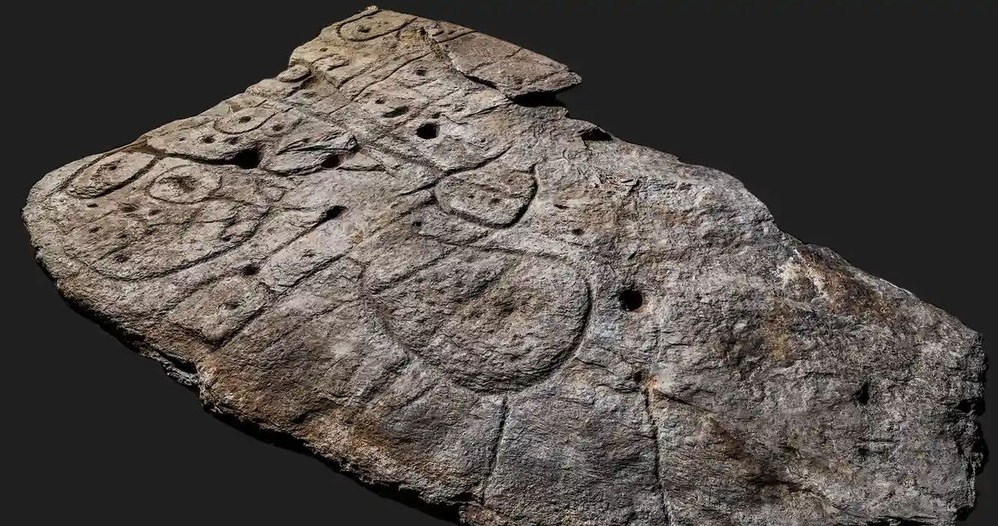 Ta kamienna płyta może być najstarszą mapą 3D części naszego kontynentu /Geekweek