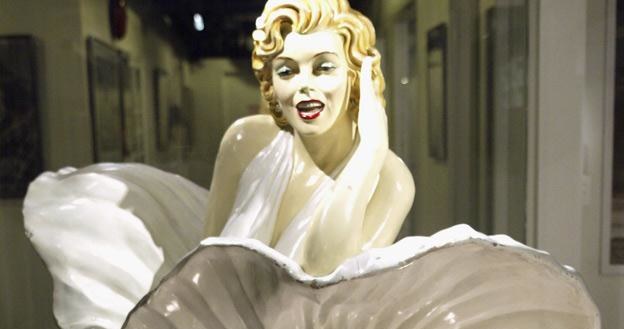 Ta kreacja inspiruje wielu twórców - porcelanowa figurka Marilyn Monroe, fot. Frederick M. Brown /Getty Images/Flash Press Media