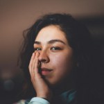 Ta maseczka pod oczy rozjaśni cienie lepiej niż drogi krem. Składniki masz w domu