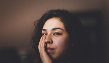 Ta maseczka pod oczy rozjaśni cienie lepiej niż drogi krem. Składniki masz w domu