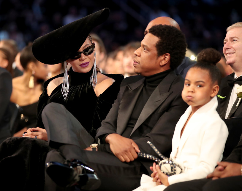 Ta mina mówi wszystko: Jay-Z z żoną Beyonce i córką Blue Ivy Carter na gali Grammy /Christopher Polk /Getty Images