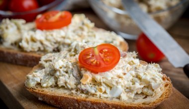 ​Ta pasta kanapkowa ma zdrowe tłuszcze i sporo błonnika. Jest idealna dla sercowców