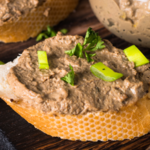Ta pasta z tuńczyka jest lepem na komplementy. Zrobisz ją w 5 minut