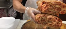 ​Ta pizza - burrito waży ponad 3 kilogramy. Dałbyś radę?