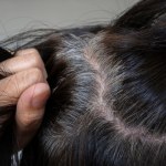 Ta płukanka to hit w sieci. Wystarczy 1 warzywo, by zapomnieć o siwych odrostach 