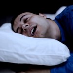 Ta popularna metoda na chrapanie może poważnie zaszkodzić twojemu zdrowiu