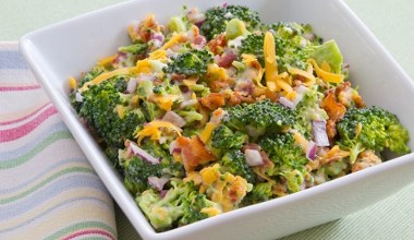 Ta sałatka będzie hitem na sylwestrowym stole. Prosty przepis