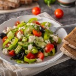 kuchnia śródziemnomorska Ta sałatka smakuje jak lato na Cyprze. Pełna witamin i aromatu