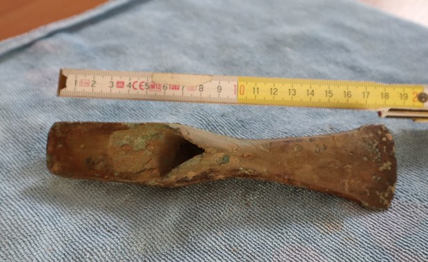 Ta siekierka może mieć nawet 4 tysiące lat! Rzadkie znalezisko koło Świebodzic