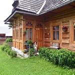 Ta wieś jest piękniejsza i mniej zatłoczona od Zakopanego. Termy na wyciągnięcie ręki