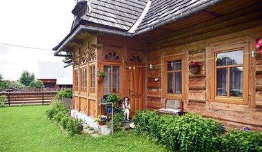 Ta wieś jest piękniejsza i mniej zatłoczona od Zakopanego. Termy na wyciągnięcie ręki