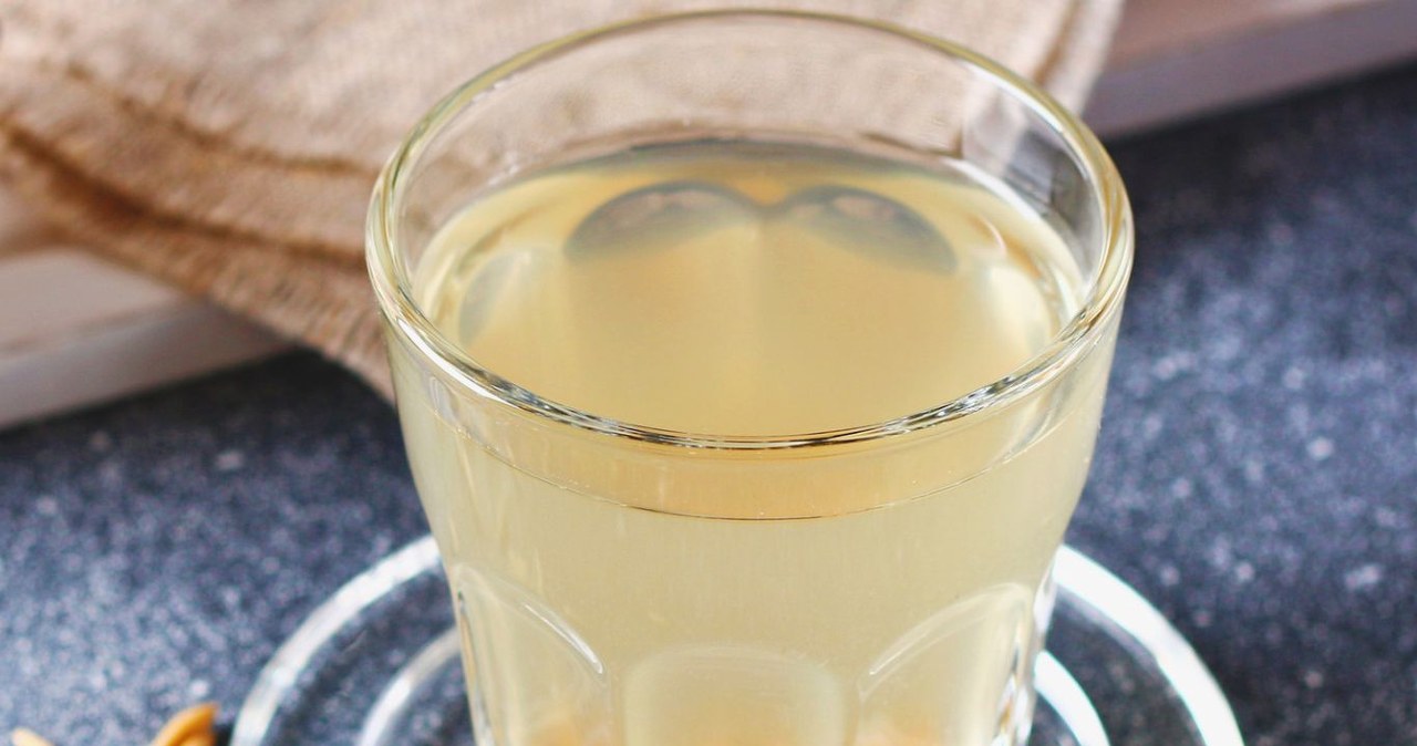 Ta woda pita codziennie na czczo pobudza metabolizm. /detry /123RF/PICSEL