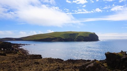 Ta wyspa wyłoniła się z morza. Turyści mają na nią zakaz wstępu