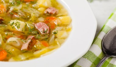 Ta zupa jest sycąca, zdrowa i bardzo tania. Nazwa nieco zaskakuje 