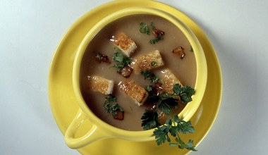 Ta zupa krem błyskawicznie cię rozgrzeje. Tania i bardzo smaczna 