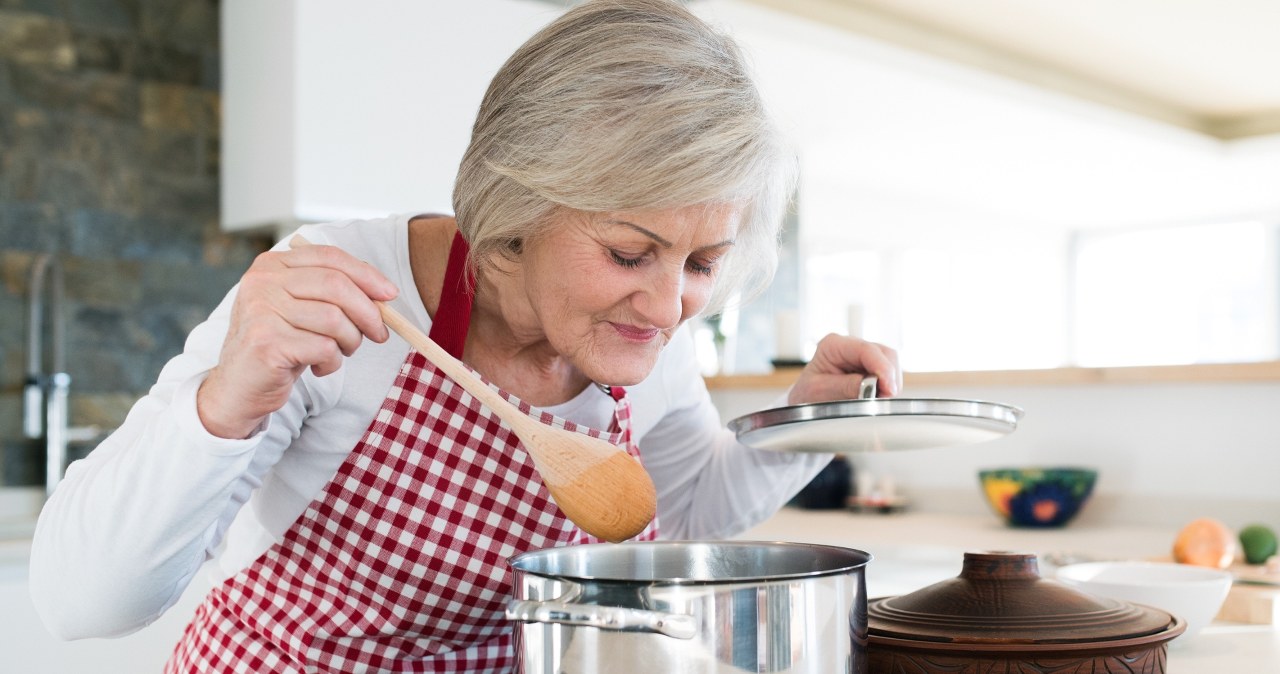 Ta zupa to alternatywa dla tradycyjnego rosołu. Jak ją zrobić? /Pixel